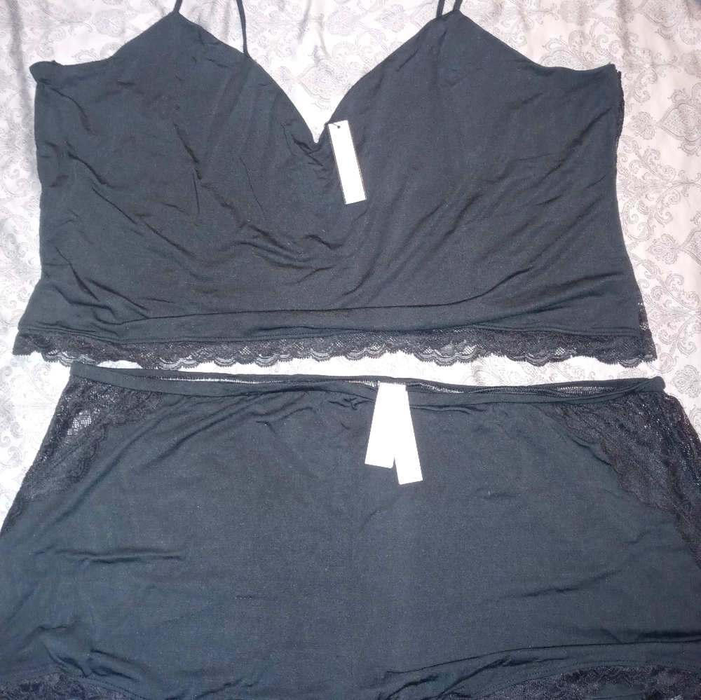 Victoria secret 2 pc xl-xxl cami and lace shorts